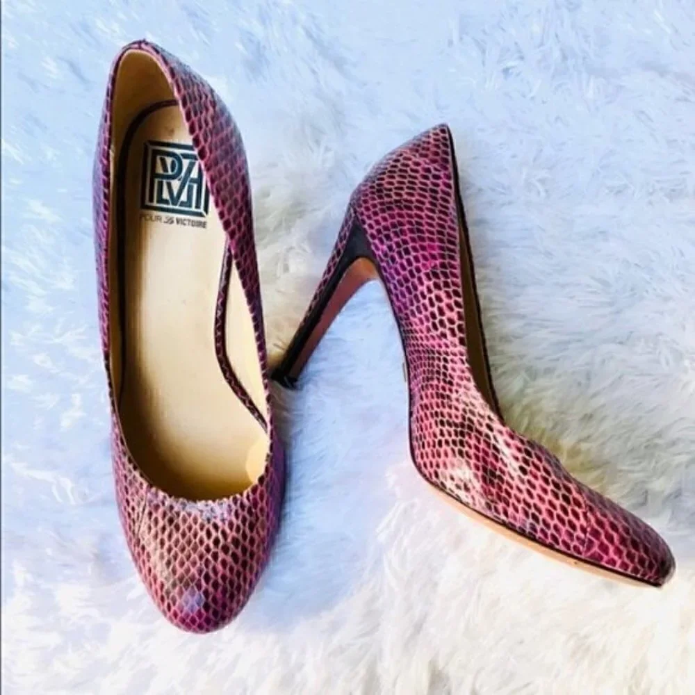 Pour La Victorie Heels 9 Pumps Haya Snake Print Pumps Fuschia Party Vacation
